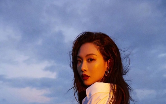 刘涛撞脸韩素希，也可能是衣服穿对了！