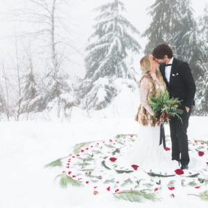 <b>第一场雪未至 这些配饰可以让你的冬季婚礼更浪漫</b>