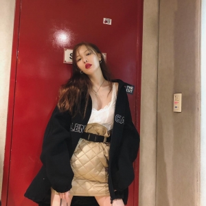 泫雅穿成行走的混搭教科书，私服全是宝藏！